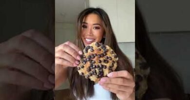 1 MINUTE CHOC CHIP COOKIE | NO SUGAR & 4 INGREDIENTS
