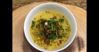 Burmese khaw Suey / Khao Soi Recipe Vegan #Vegetariankhawsuey #spiraledzucchini #zucchininoodles